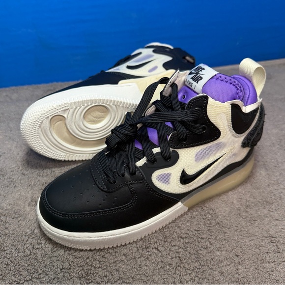 Nike 
Air Force 1
React 
‘Off noir action grape’
High top - Picture 2 of 14